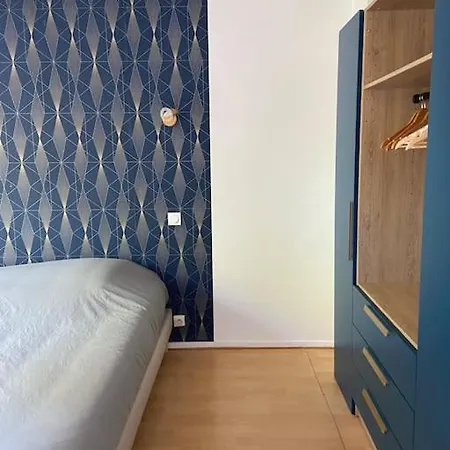 Semesterbostad Agreable Climatisee Avec Piscine, 12 Personnes