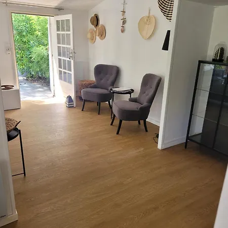 Semesterbostad Agreable Climatisee Avec Piscine, 12 Personnes