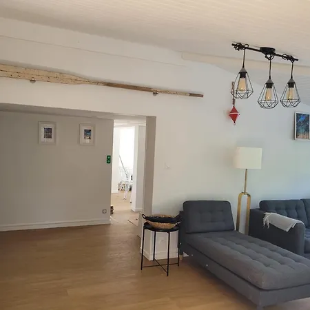 Ferienhaus Agreable Avec Piscine, 12 Personnes