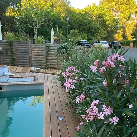 Agreable Climatisee Avec Piscine, 12 Personnes Semesterbostad *