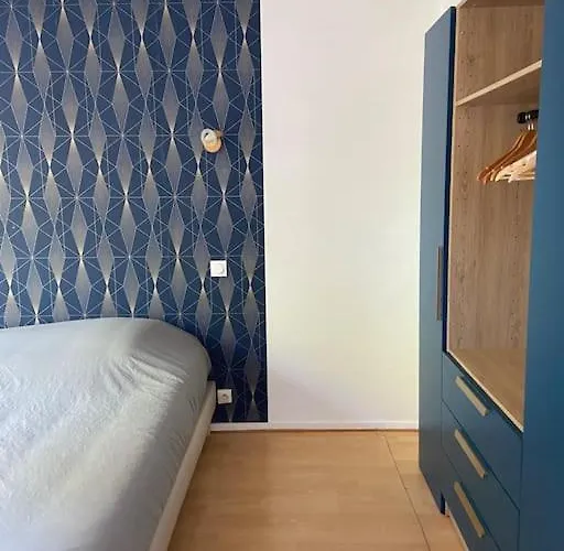 Ferienhaus Agreable Avec Piscine, 12 Personnes