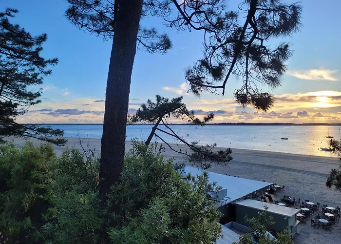 Ferienhaus Agreable Avec Piscine, 12 Personnes