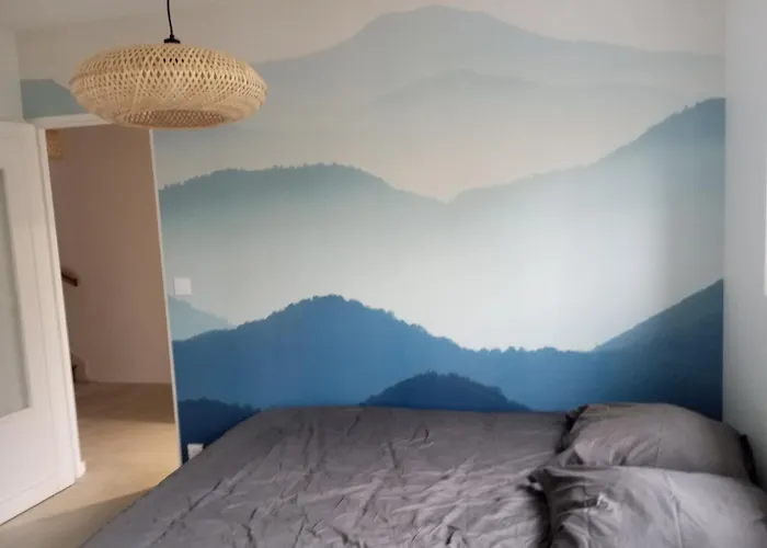 Ferienhaus Agreable Avec Piscine, 12 Personnes